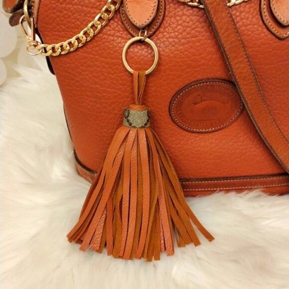 Rare NORFOLK Dooney & Bourke Dome Shoulderbag w added Tassel Accent Chain - Picture 9 of 16